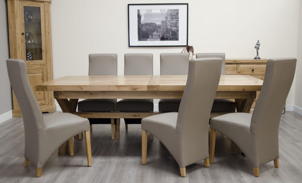 Deluxe Solid Oak Extending Dining Table