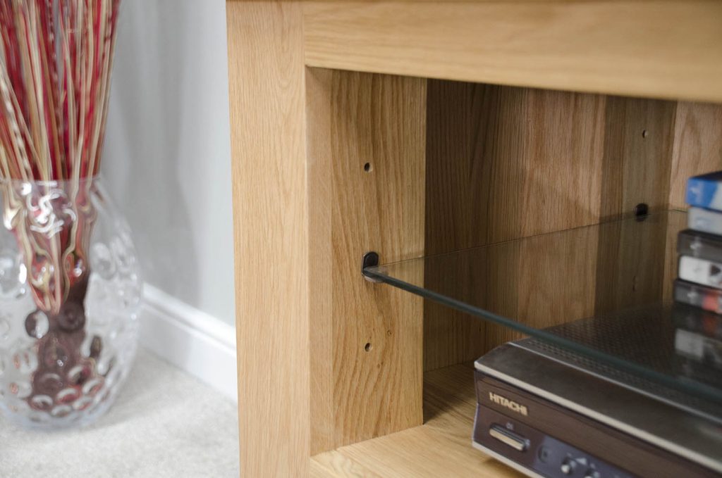 Bordeaux Oak 2 Drawer TV Unit - Detail