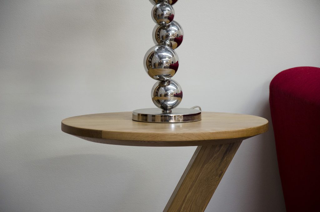 Z Solid Oak Modern Round Lamp Table - Detail