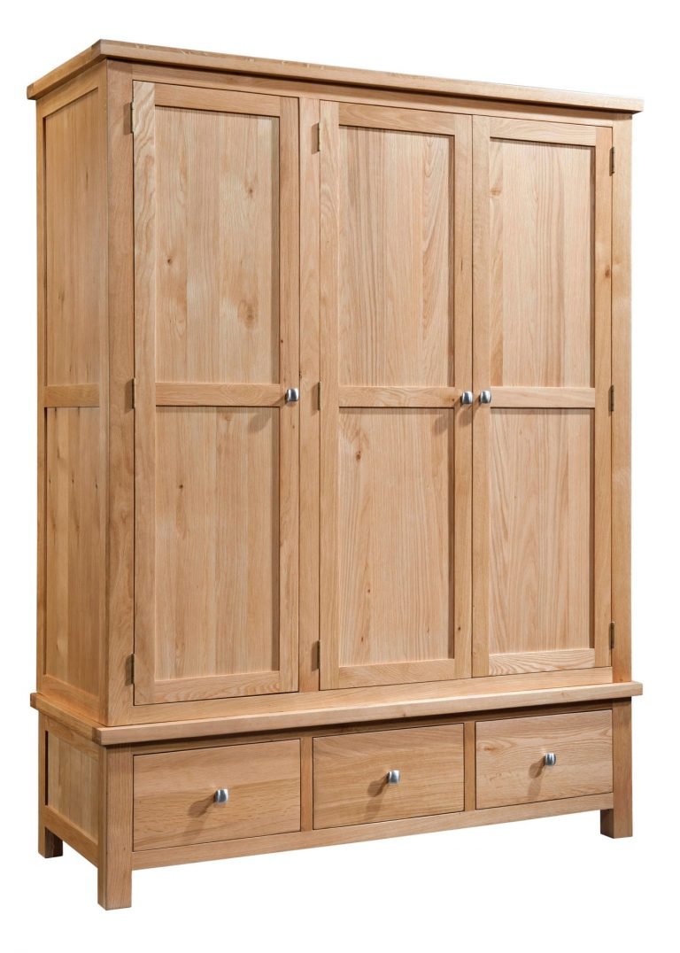 Devonshire Dorset Oak 3 Door Triple Wardrobe With 3 Drawers